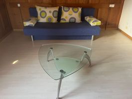 Sofa / Bettsofa mit Salontisch