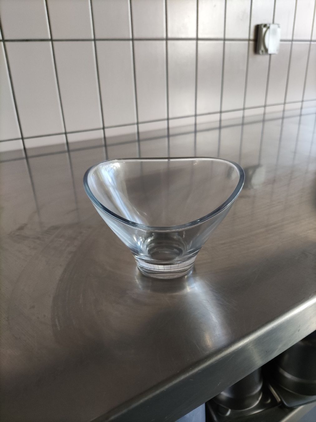 Ciotole: Coupes à glaces neuves, 18 pièces – Nuovo e nell'imballaggio originale da Châtel St Denis venduto da Magil71