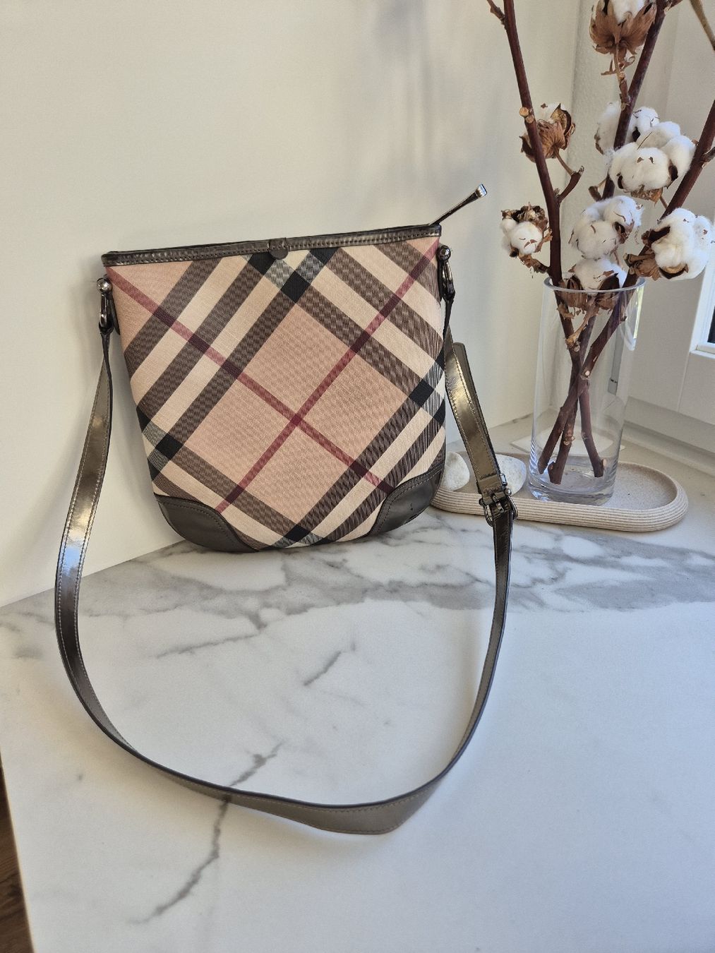 Burberry Taschen für Damen: Burberry Umhängetasche – Gebraucht aus Weisslingen von Airgate