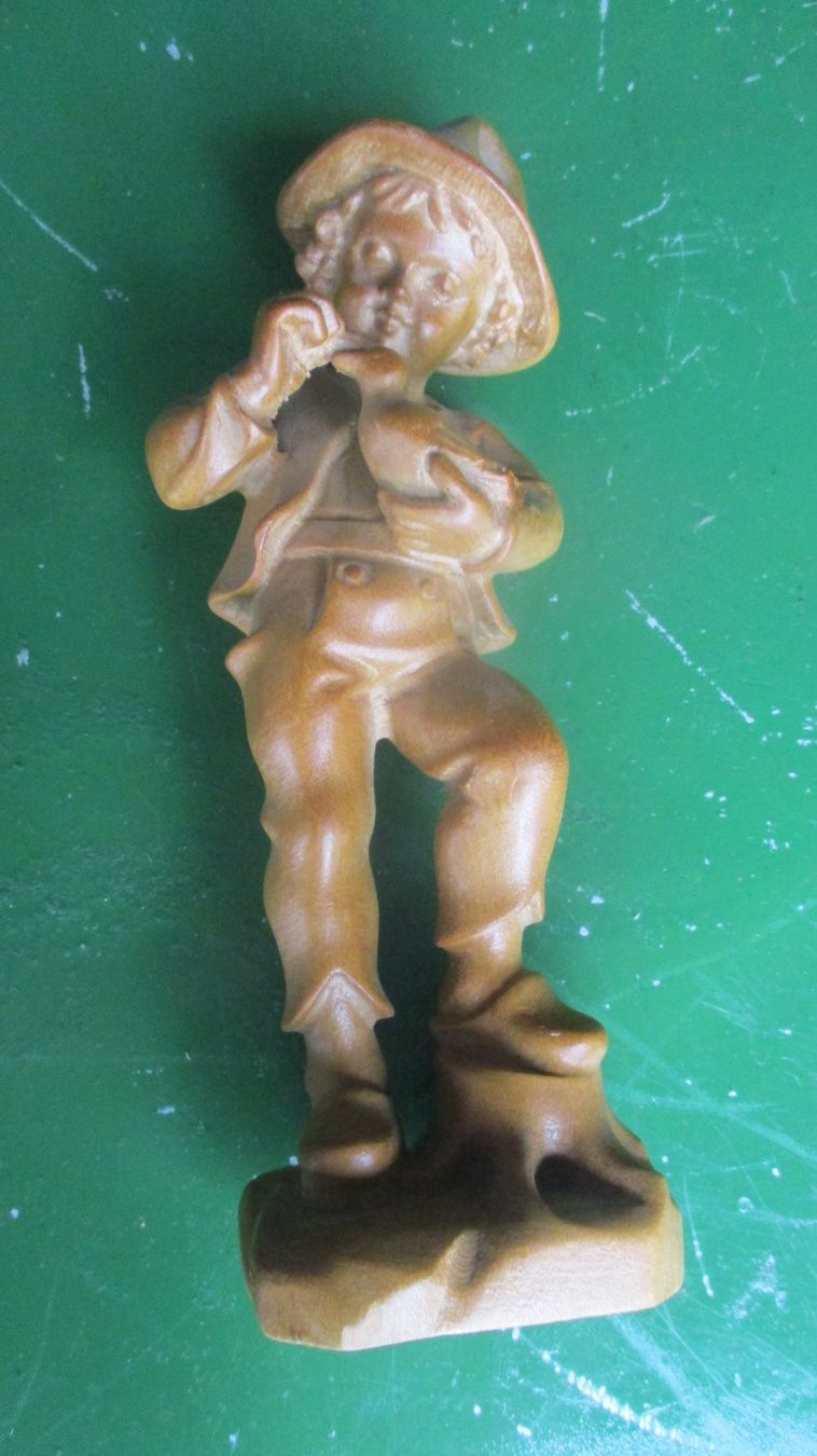 Statuette: Geschnitzter Bub mit Taube – Usato da Weier im Emmental venduto da waefler03