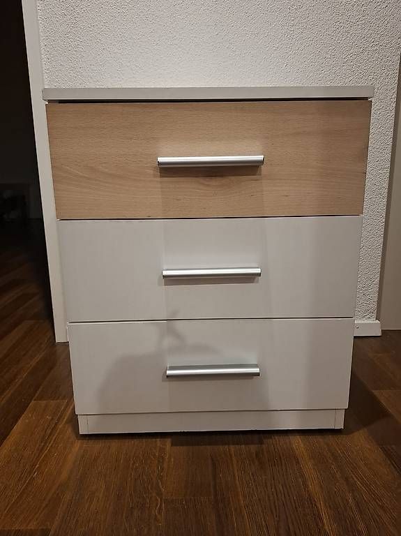 Nachttische: Nachttisch Holz/Weiss mit 3 Schubladen – Gebraucht aus Villmergen von DAGA_9796