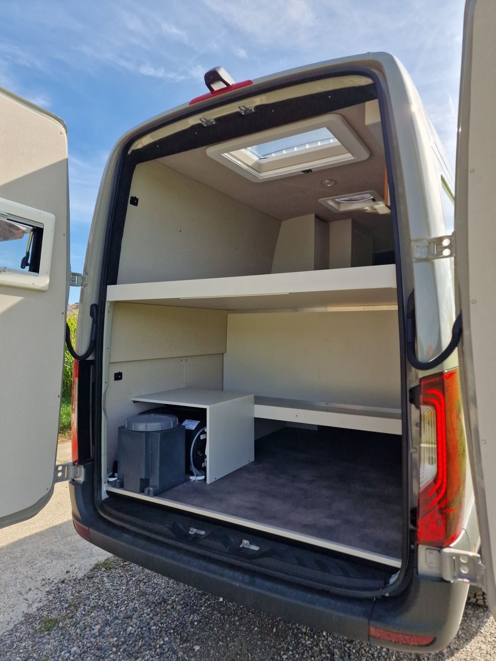 Mercedes-Benz Camping Fahrzeuge: Einzigartiger High-End Allrad Familien-Van Sprinter 4x4 – Neu (gemäss Beschreibung) aus Ossingen von creavan 8