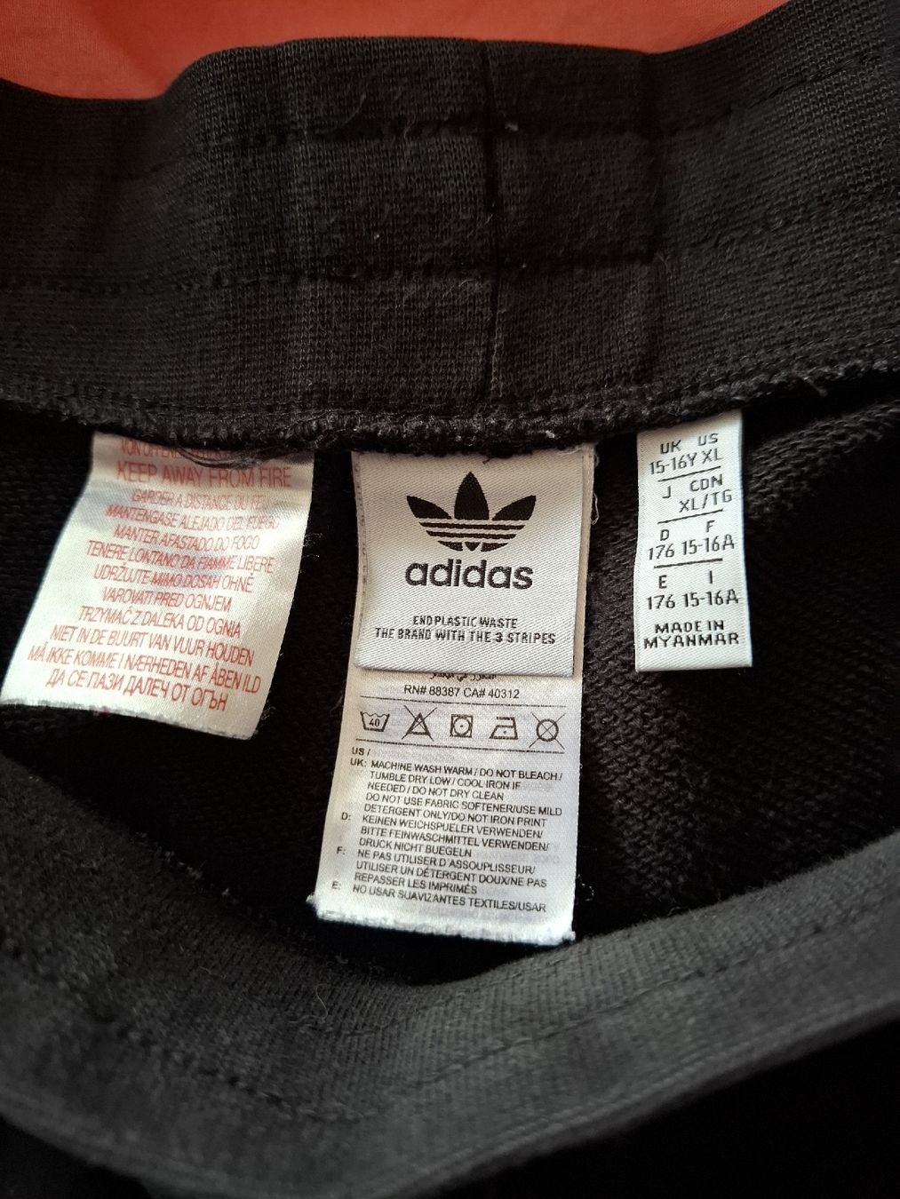 Adidas Lotti & Set di vestiti: Lot de 2 jogging Adidas noires – Usato da Biel/Bienne venduto da Lionne72 4