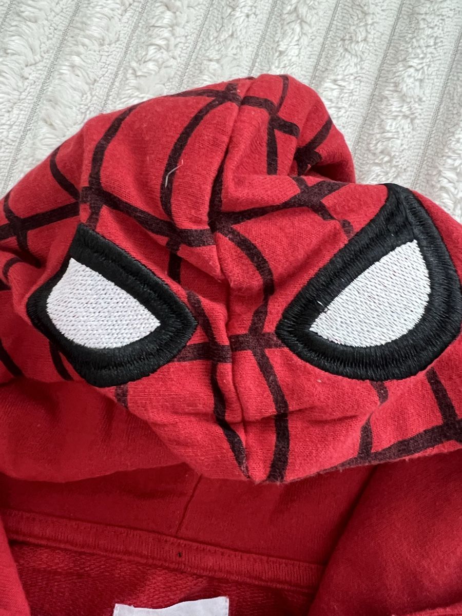 Kleiderpakete & -sets: MARVEL SPIDERMAN TRAINERANZUG GR 128 – Gebraucht aus Basel von theo-g77 3