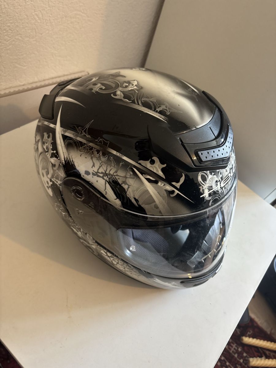 Supporti a parete: Held Integralhelm Motorradhelm Schwarz Silber – Usato da Plasselb venduto da fte_2kvr 2
