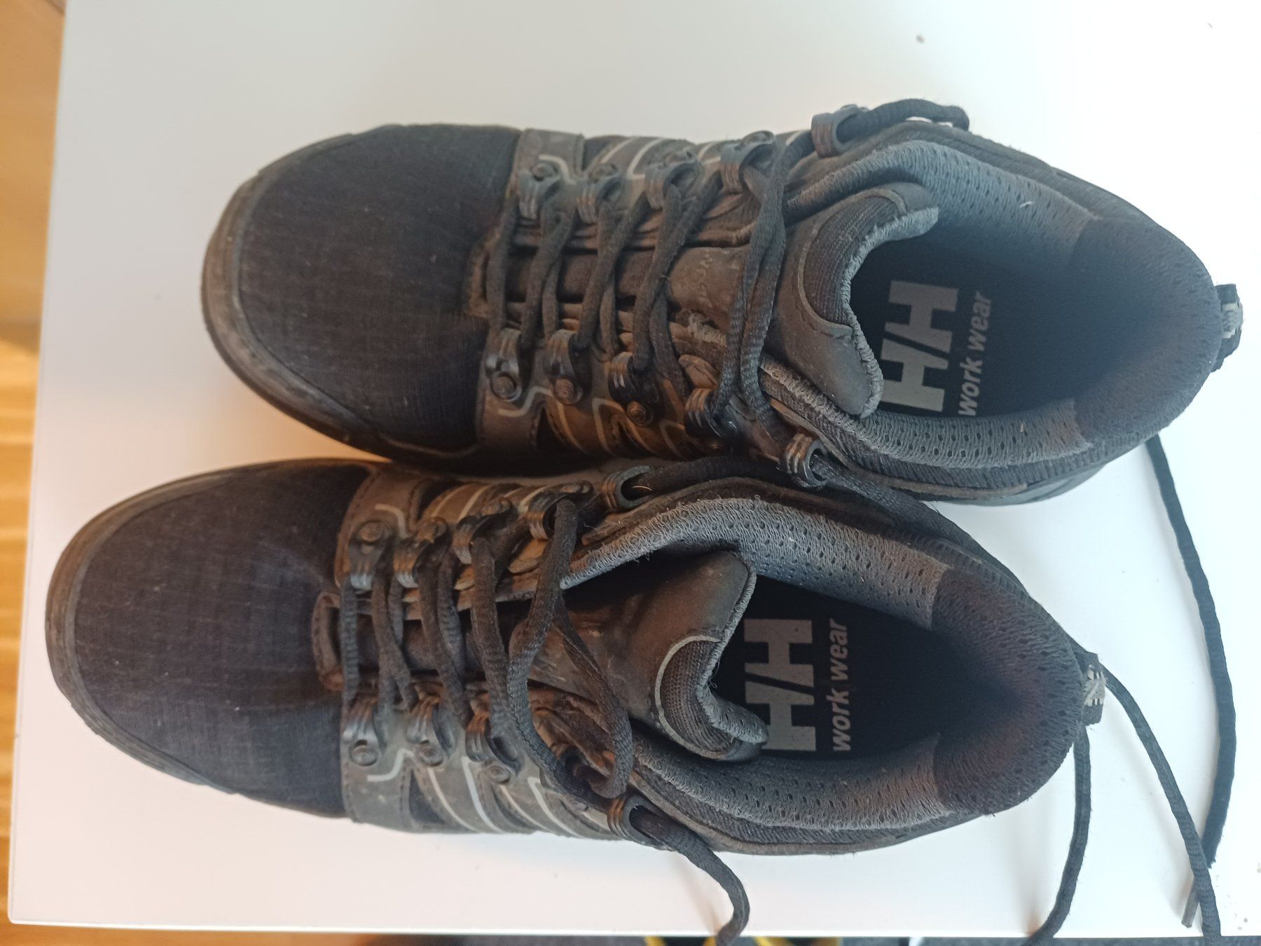 Helly Hansen Scarpe per ragazzi: Helly Hansen Arbeitsschuhe (Grösse 35) – Usato da Unterengstringen venduto da Nueli1 1