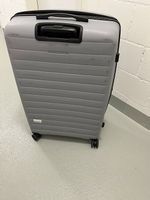 Neuer Hartschalen Koffer 