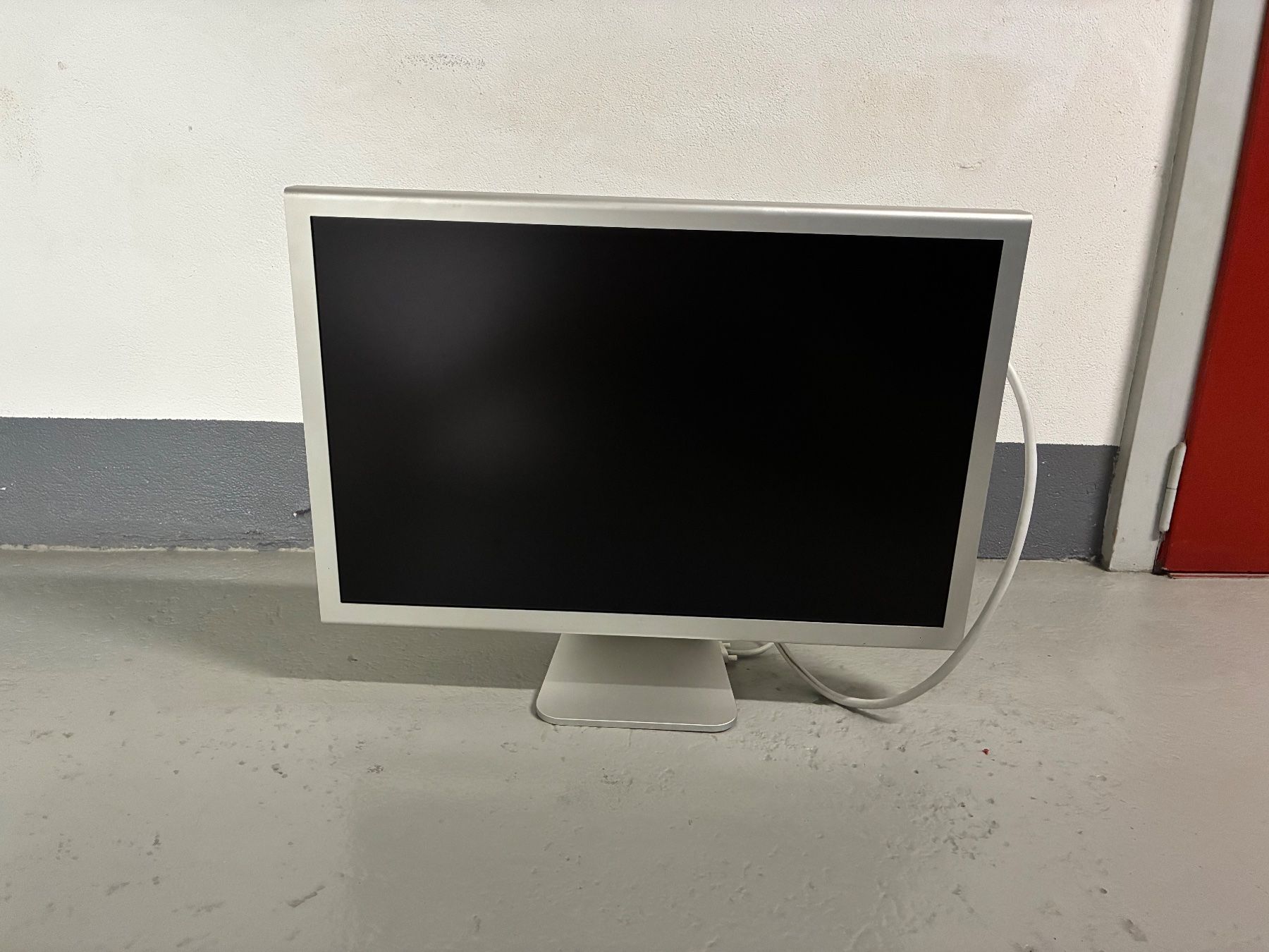 Apple Ecrans: Apple cinema HD Display 30'' A1083 – D'occasion à Carouge GE par Daneng