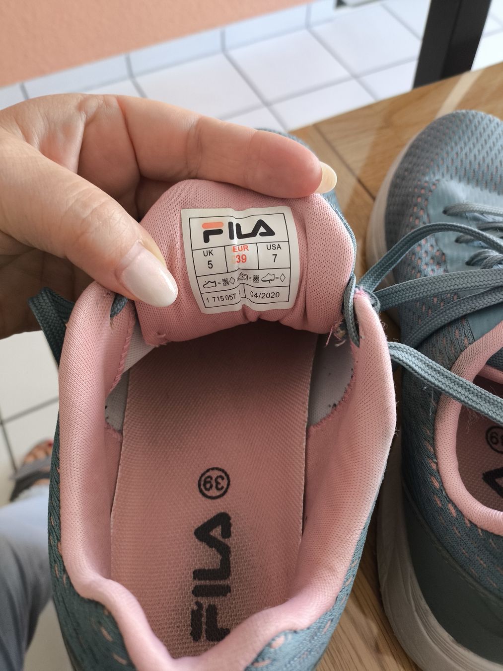Fila Scarpe da donna: Fila Turnschuhe Gr.39 – Usato da Burgdorf venduto da Ropajesi 1