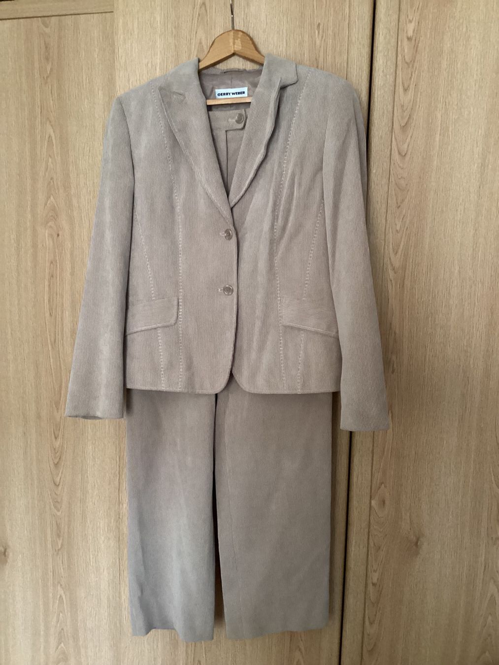 Gerry Weber Completi & Tailleur: Hosenanzug Gerry Weber – Nuovo (secondo la descrizione) da Wetzikon ZH venduto da Paty53