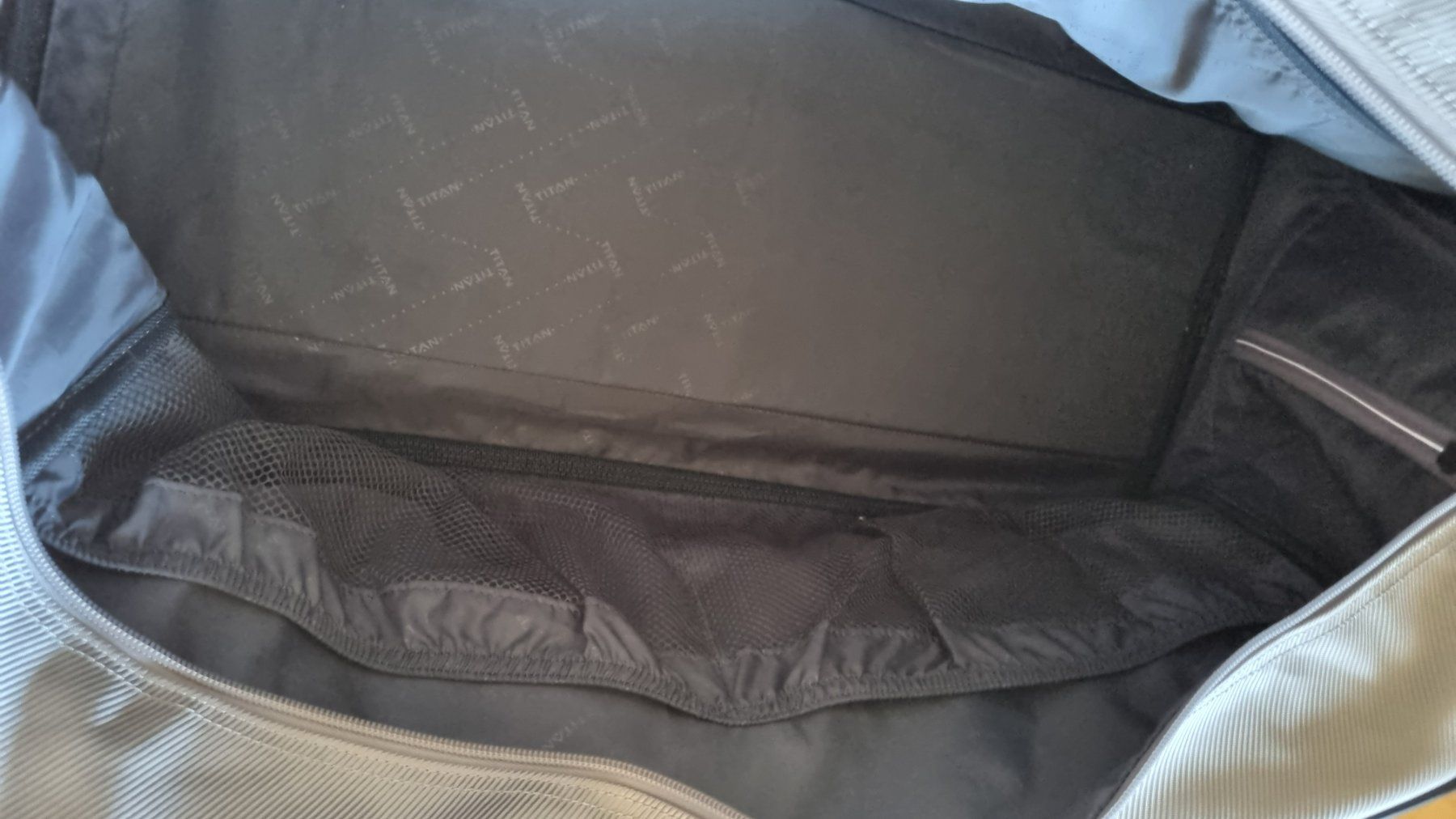 Taschen: TITAN Reisetasche silbern, 1x gebraucht – Gebraucht aus Wohlen AG von stephanieAG 4