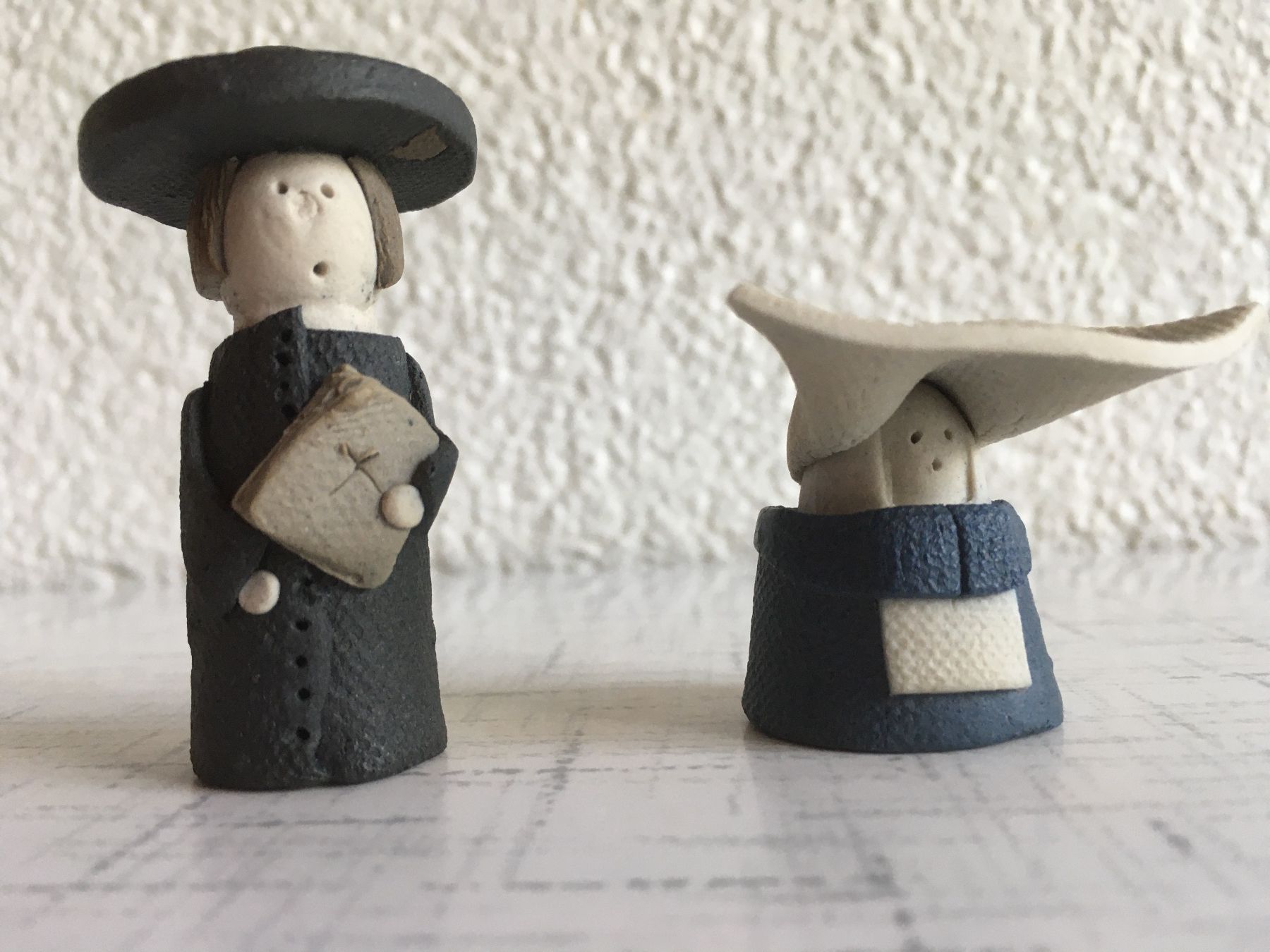 Statuette: Pfarrer und Nonne Keramik – Usato da Lyss venduto da Punktum01 1