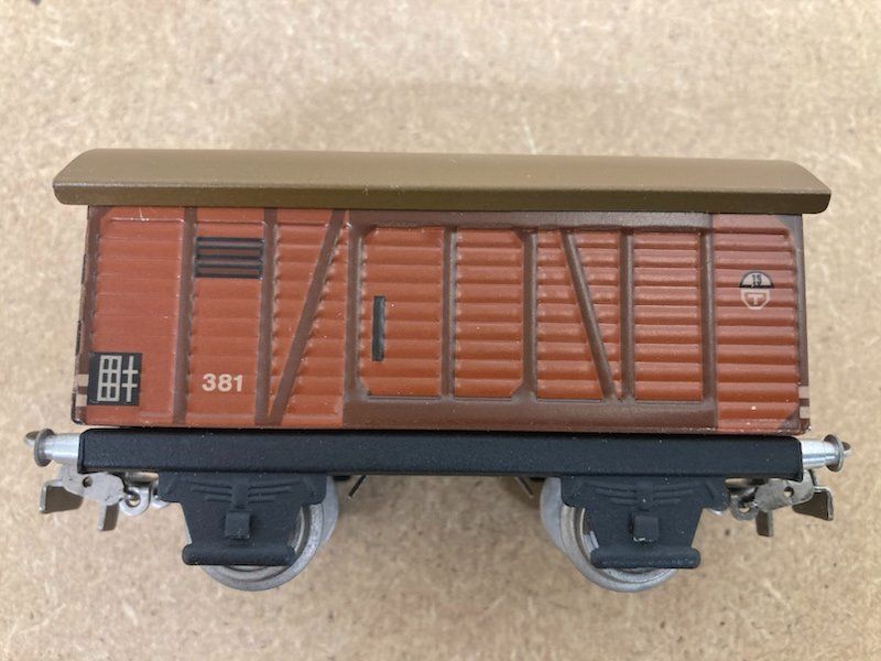 Märklin Trains électriques: Märklin H0 381 gedeckter Güterwagen Blech – D'occasion à Büsserach par ModellbahnDepot 2