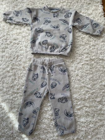 Ensemble Disney personnages gris taille 12-18 mois 
