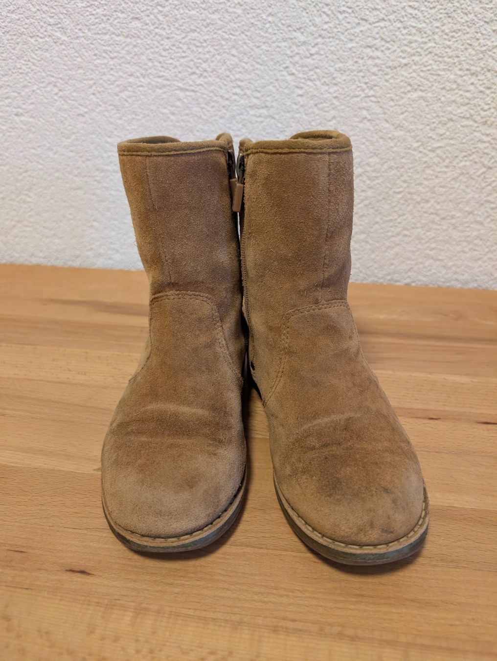 Ugg Scarpe per ragazze: Stiefel UGG Wildleder braun Grösse 29 – Usato da Albinen venduto da otiliav 4