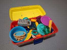 Diverses Spielzeug zum Kneten mit Play-doh