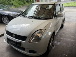 Suzuki Swift 1.3 4WD Limousine weiss 01.10.2007 Defekte 