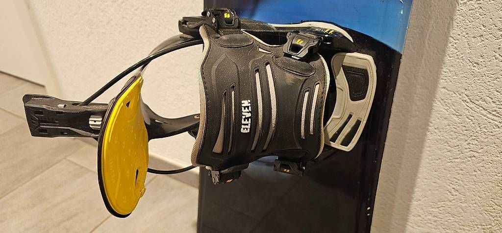 Board: Sehr gepflegtes Nidecker Snowboard mit Bindung – Usato da Herznach venduto da tel_c9y5 1