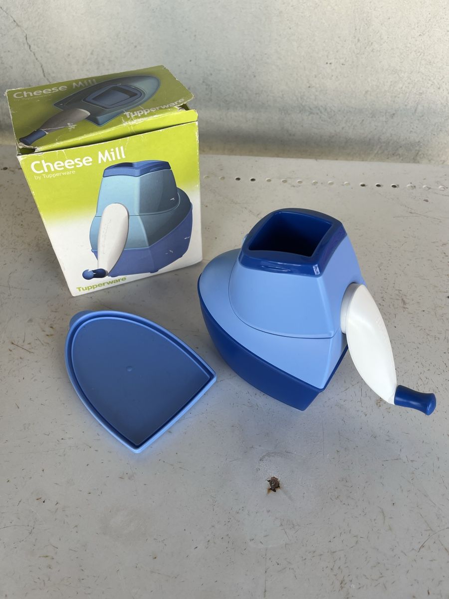 Tupperware Appareils de cuisine: Tupperware Käsereibe NEU – Neuf avec emballage d'origine à Richterswil par Ness 1