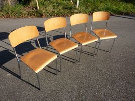 4 Stühle Holzstühle Stapelstühle Seminarstühle stapelbar