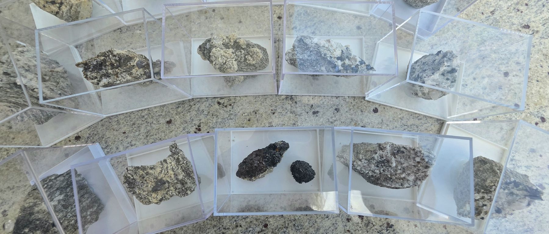 Minéraux & Lithothérapie: Mineralien Binntal 15 Stück Magnetit Ilmenit Rutil Hämatit – D'occasion à Glis par nbu_65ys 6