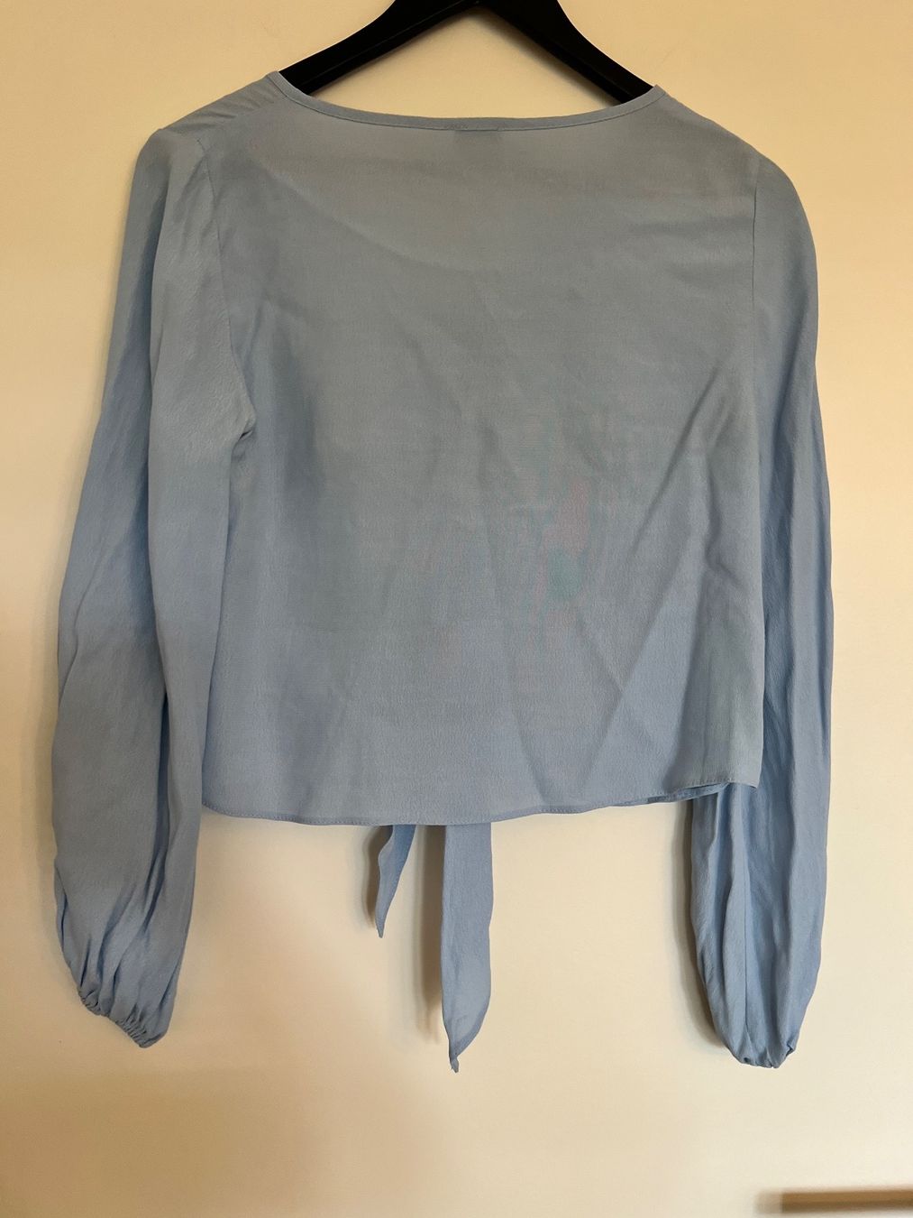 Asos Blusen: asos front tie Bluse / grösse 38 – Gebraucht aus Effretikon von YaMn 1
