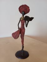 Statuetta africana di donna che legge, in bronzo