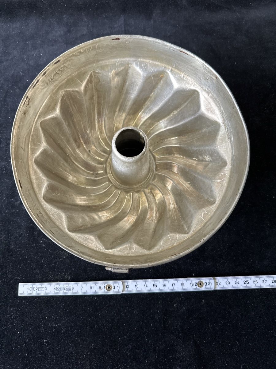 Teglie da forno: Gugelhupf-Backform aus Metall – Usato da Zürich venduto da Chaeffeler 3