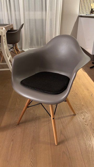 Sedie: 4 x Replica Eames DAW Esszimmerstuhl – Usato da Schenkon venduto da mazzi11 1