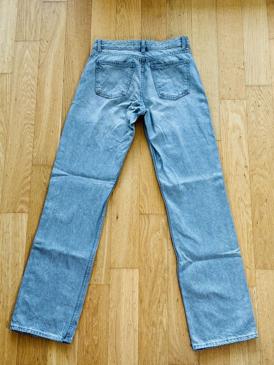 Bershka Jeans: Bershka Jeans Hellgrau, Gr. 32 – Nuovo (secondo la descrizione) da Fehraltorf venduto da nolram75 2