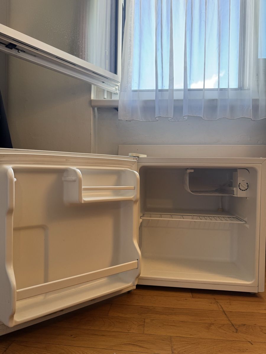 Kühlschrank: Compact White Mini Fridge - Perfect for Small Spaces! – Gebraucht aus Zürich von afe_h7xh 1