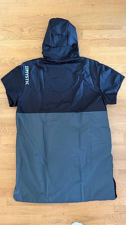 Mystic Giacche: Mystic Poncho Deluxe – Nuovo (secondo la descrizione) da Kriens venduto da Rina456 1