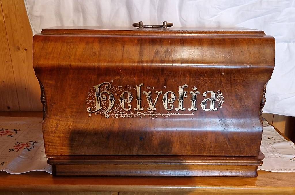 Macchine da cucire: Nähmaschine Helvetia – Usato da Zignau venduto da Murli_24 3