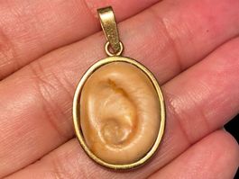 Antiker Gold Anhänger 18K mit Muschel