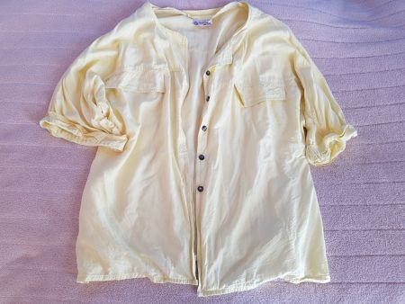 Gelbe Bluse mit halblangen Ärmel