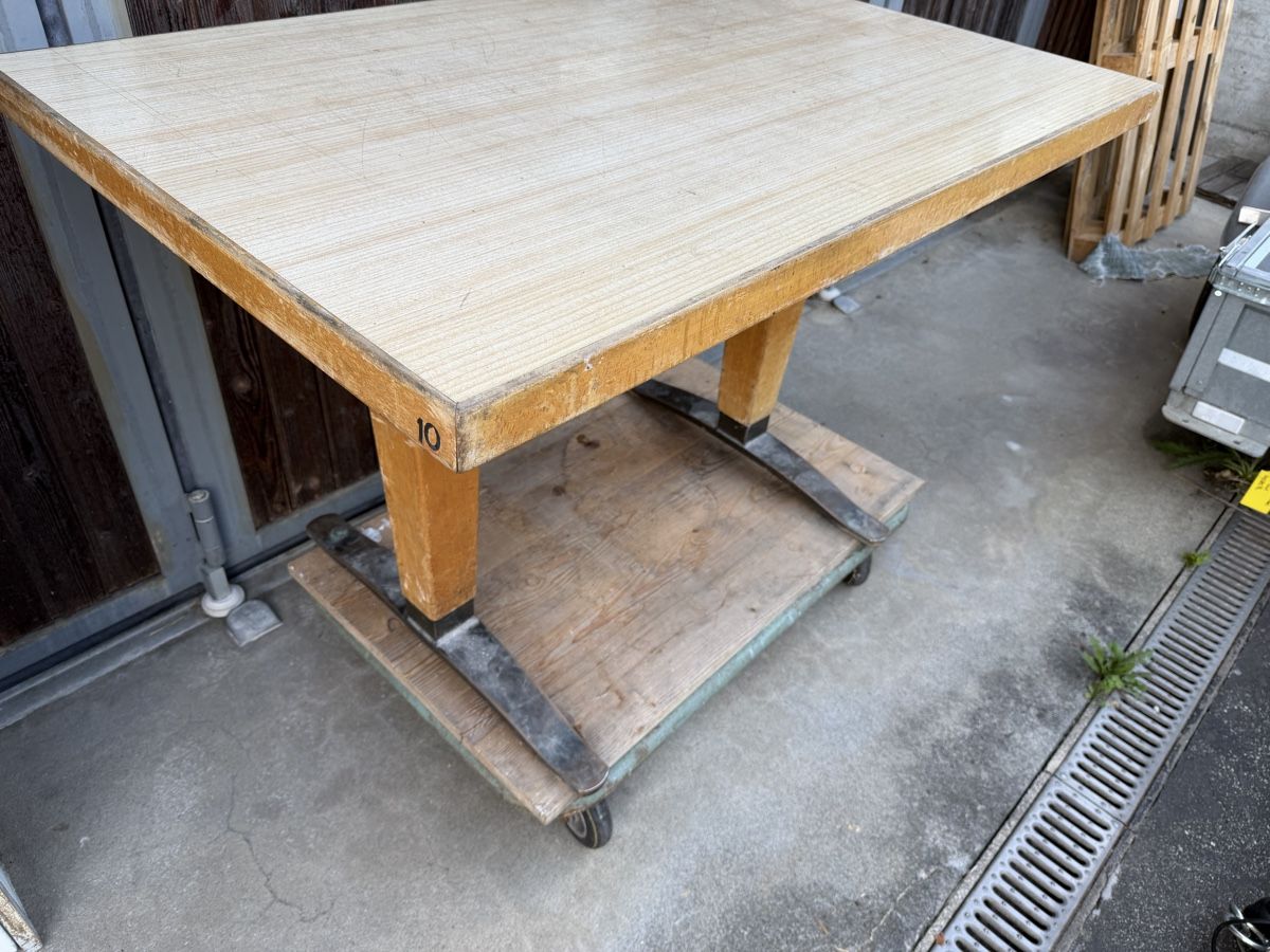 Tavoli: Horgen Glarus Tisch Vintage ab 1.— – Usato da Brienz BE venduto da tozi79 6