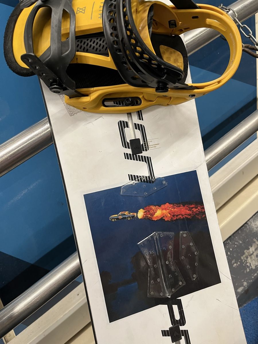 Board: Burton Snowboard mit Bindung – Usato da Zermatt venduto da B.15.v02 4