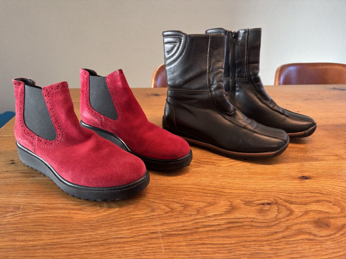 Scarpe da donna: 2 Paar Schuhe Grösse 36 – Usato da Niederbüren venduto da Oetschli