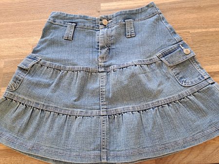 Zu verkaufen schöner Jeansrock Grösse 152