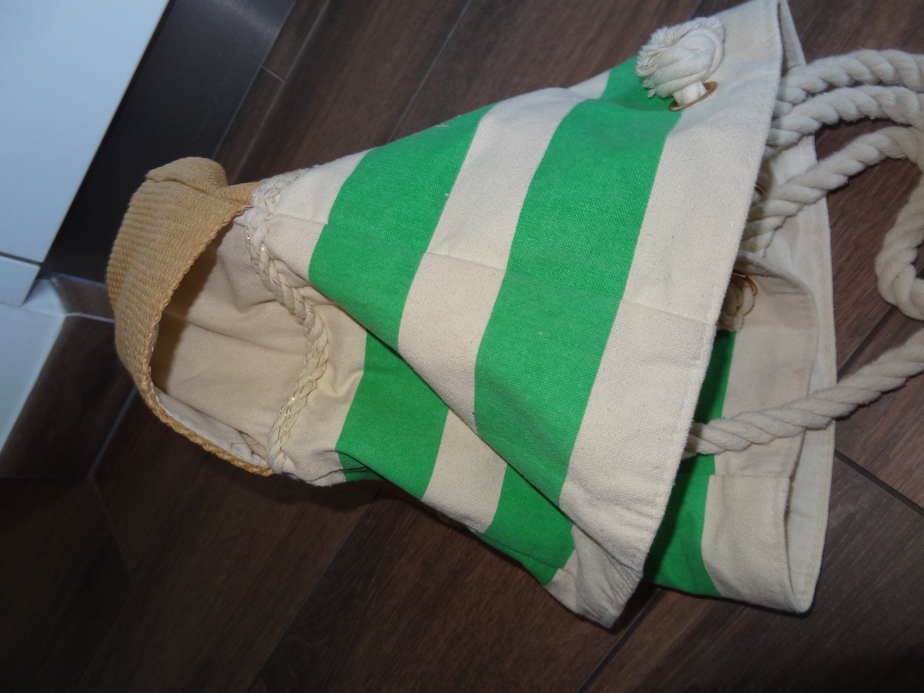 Calzedonia Sacs femmes: Sac de plage Calzedonia rayé vert blanc – D'occasion à Satigny par salvatore73 9