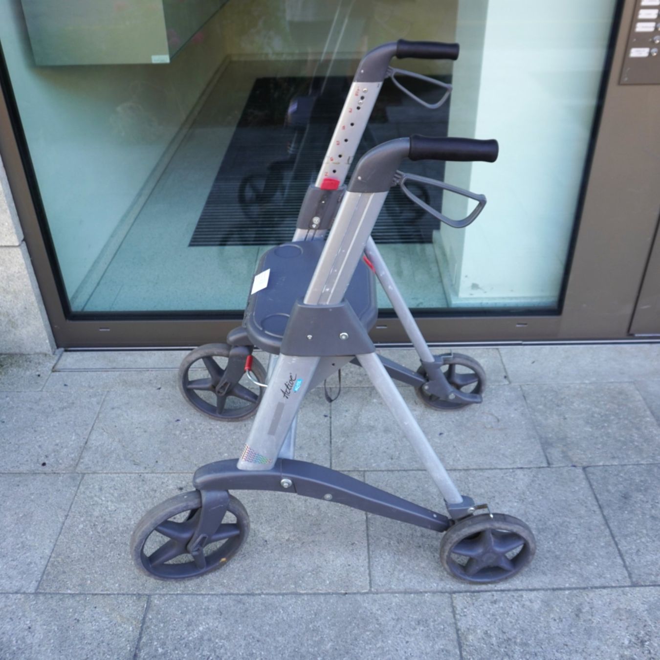 Ausili per la deambulazione: Rollator Active Access(RK04) – Usato da Basel venduto da B.W.B. 6