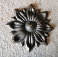 Rosette "Blume", D 90 mm,  Gusseisen