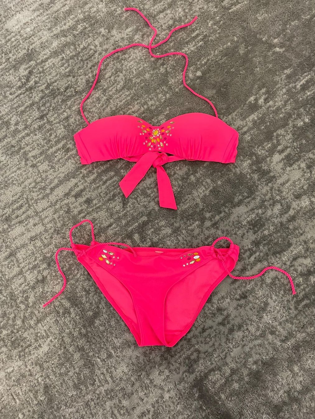 Hunkemöller Badekleider & Bikinis: Bikini (75 C) Neon Pink – Gebraucht aus Klingnau von Tiara2023