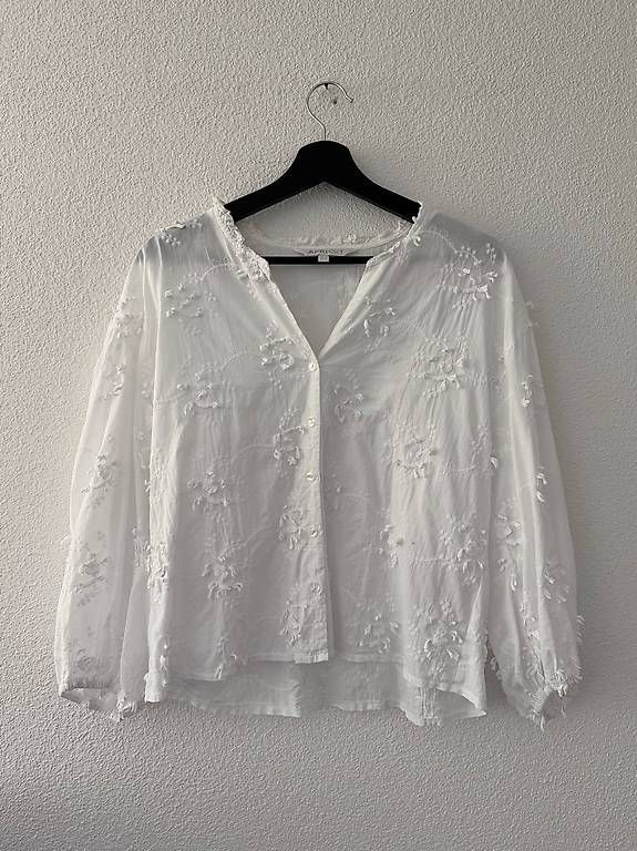 Blusen: Weisse bestickte Bluse – Gebraucht aus Luzern von arl_bgv9