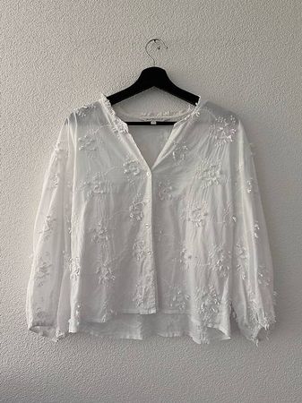 Weisse bestickte Bluse