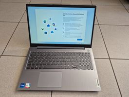 Lenovo Laptop 15 Zoll Intel Core i5 Silber Windows 11