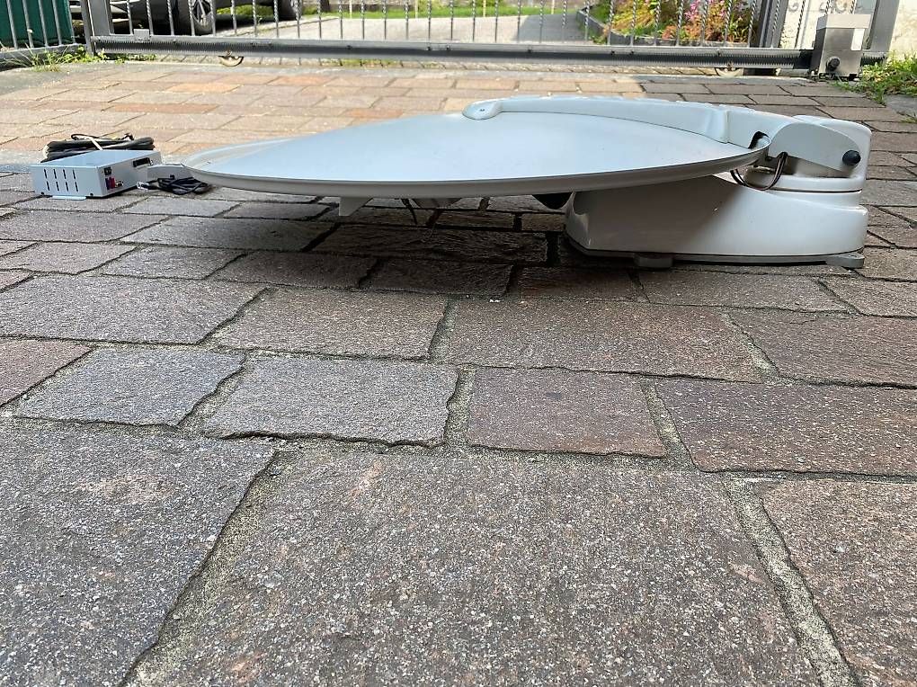 Parabola satellitare: Impianto satellitare Oyster completo per camper – Usato da Bedano venduto da mongi 1
