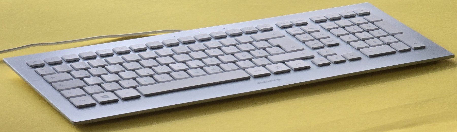 Tastaturen: Tastatur Cherry, flach, elegant, deutsch, Kabel – Gebraucht aus Azmoos von johanoes 3