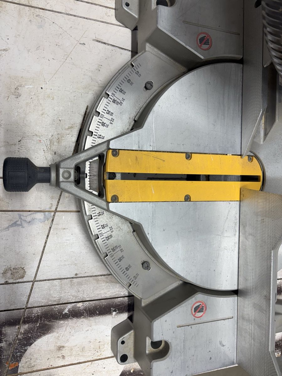 Dewalt Sägen: Kappsäge DEWALT DW705 QS gute Zustand – Gebraucht aus Widen von thomasharvey 4