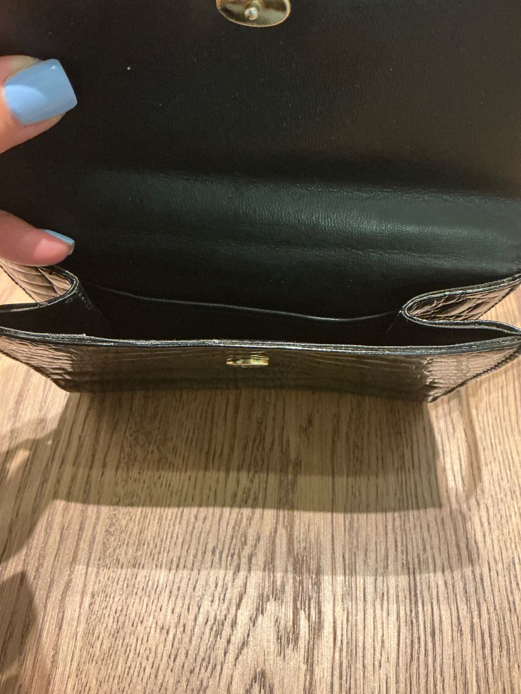 Taschen für Damen: Schwarze Lack Handtasche – Gebraucht aus Würenlos von Tina48